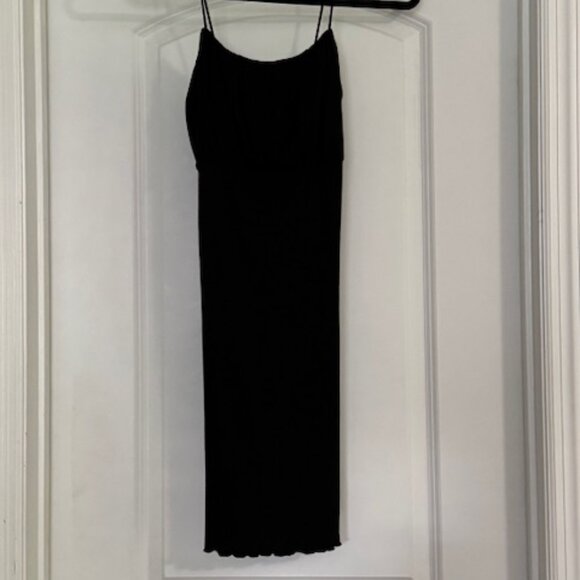 Dresses & Skirts - Perfect little black dress